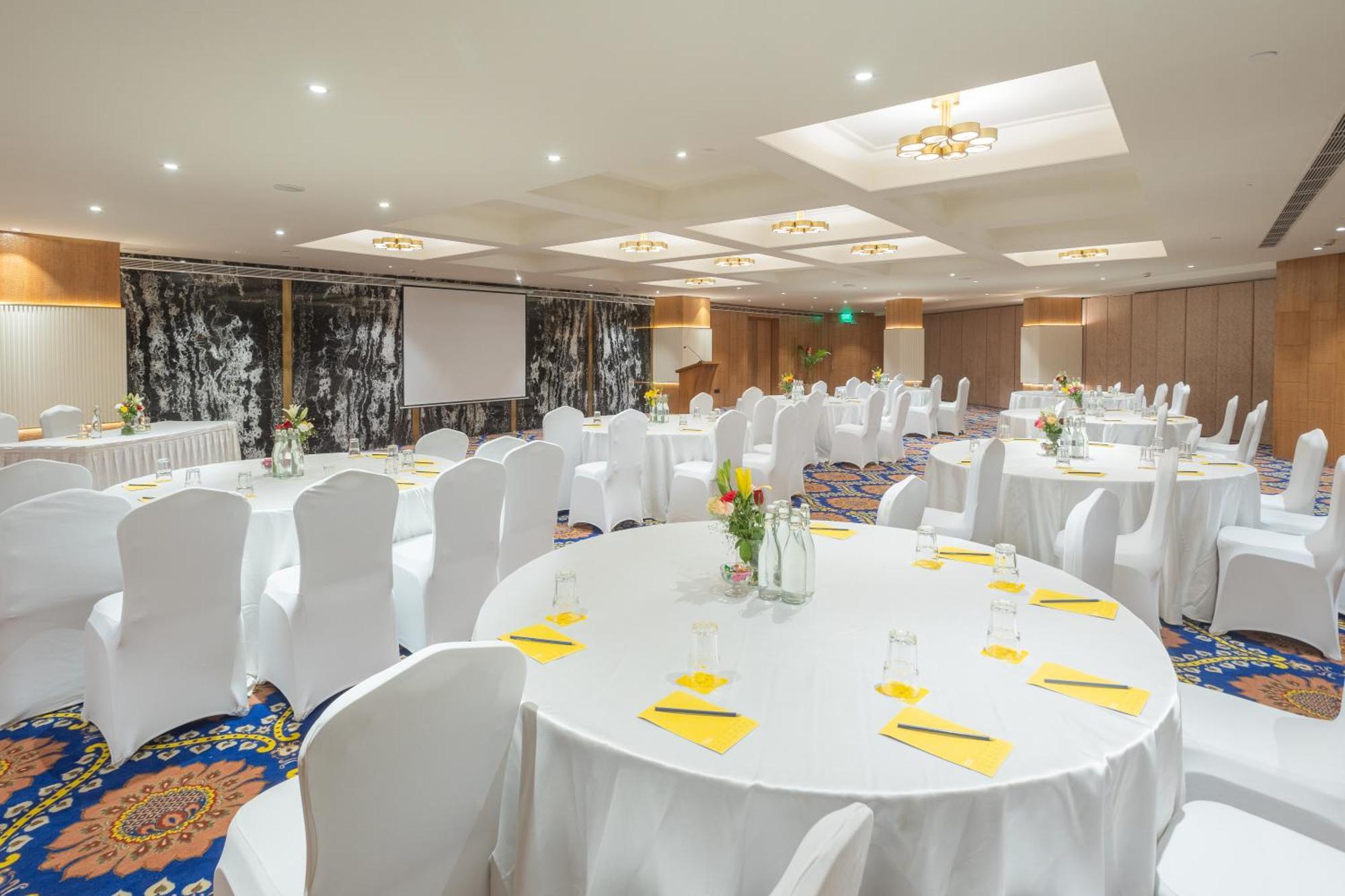 Golden Tulip Jaipur Hotel Buitenkant foto