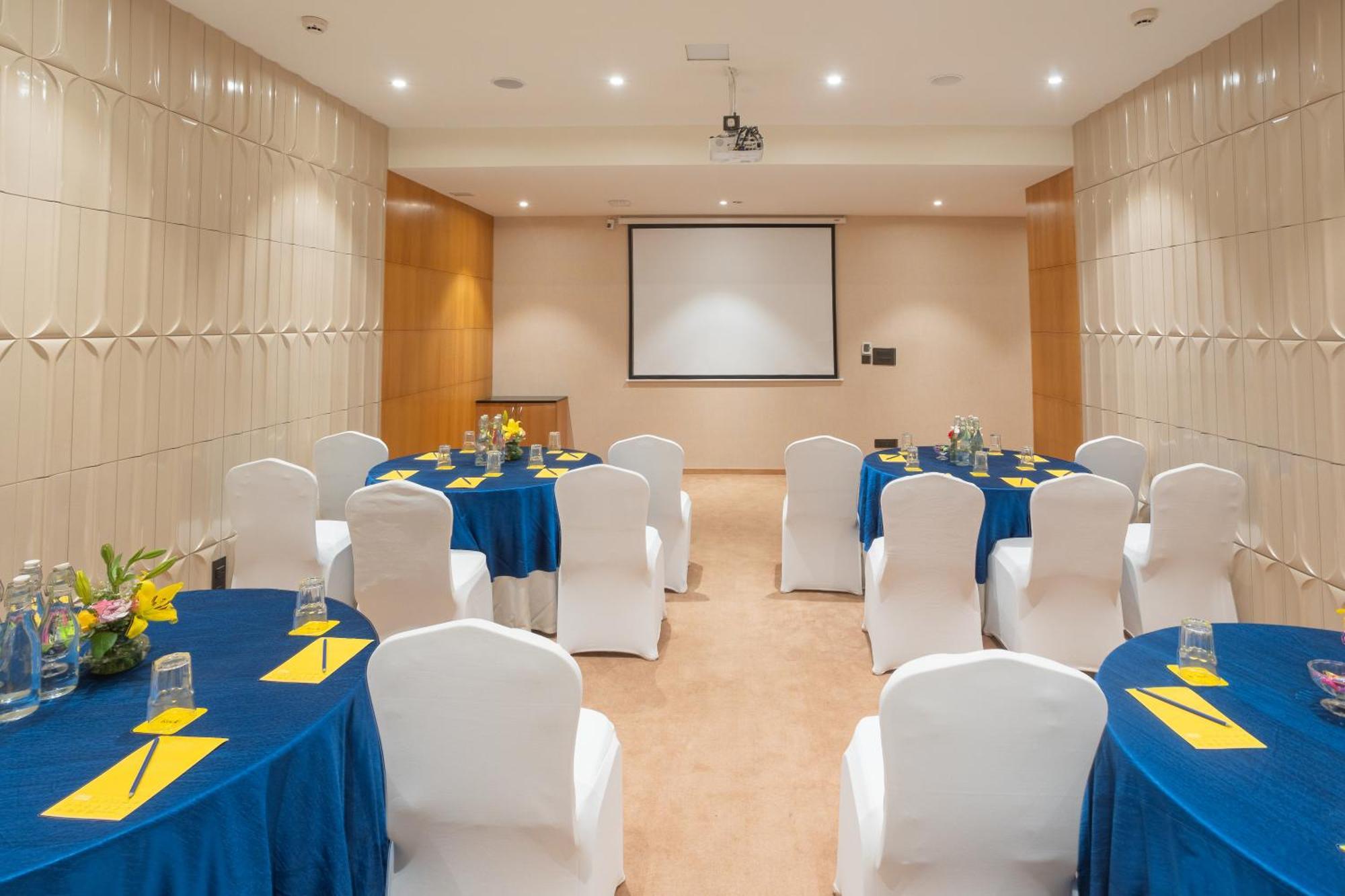 Golden Tulip Jaipur Hotel Buitenkant foto