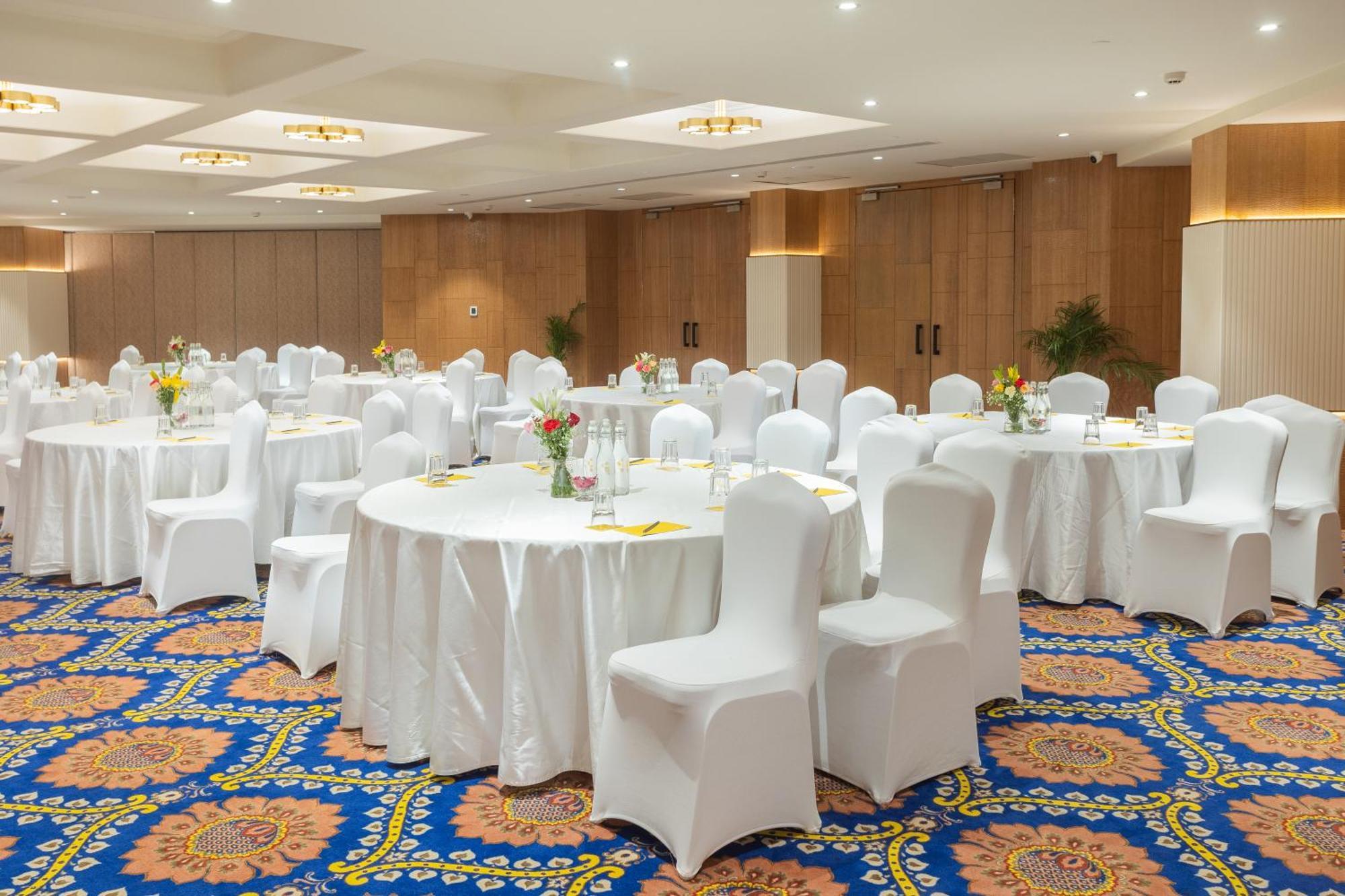 Golden Tulip Jaipur Hotel Buitenkant foto
