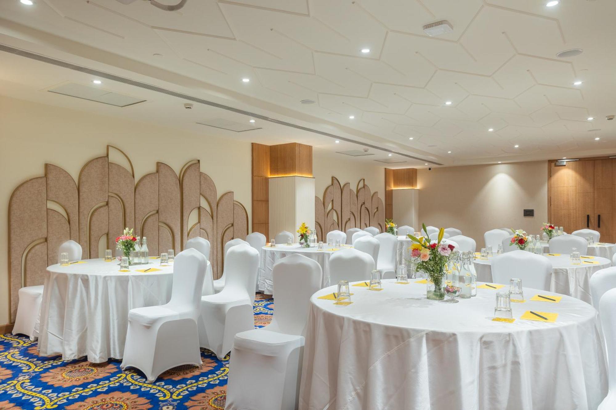 Golden Tulip Jaipur Hotel Buitenkant foto