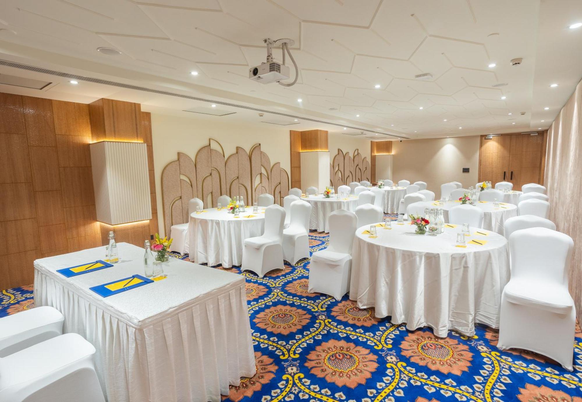 Golden Tulip Jaipur Hotel Buitenkant foto