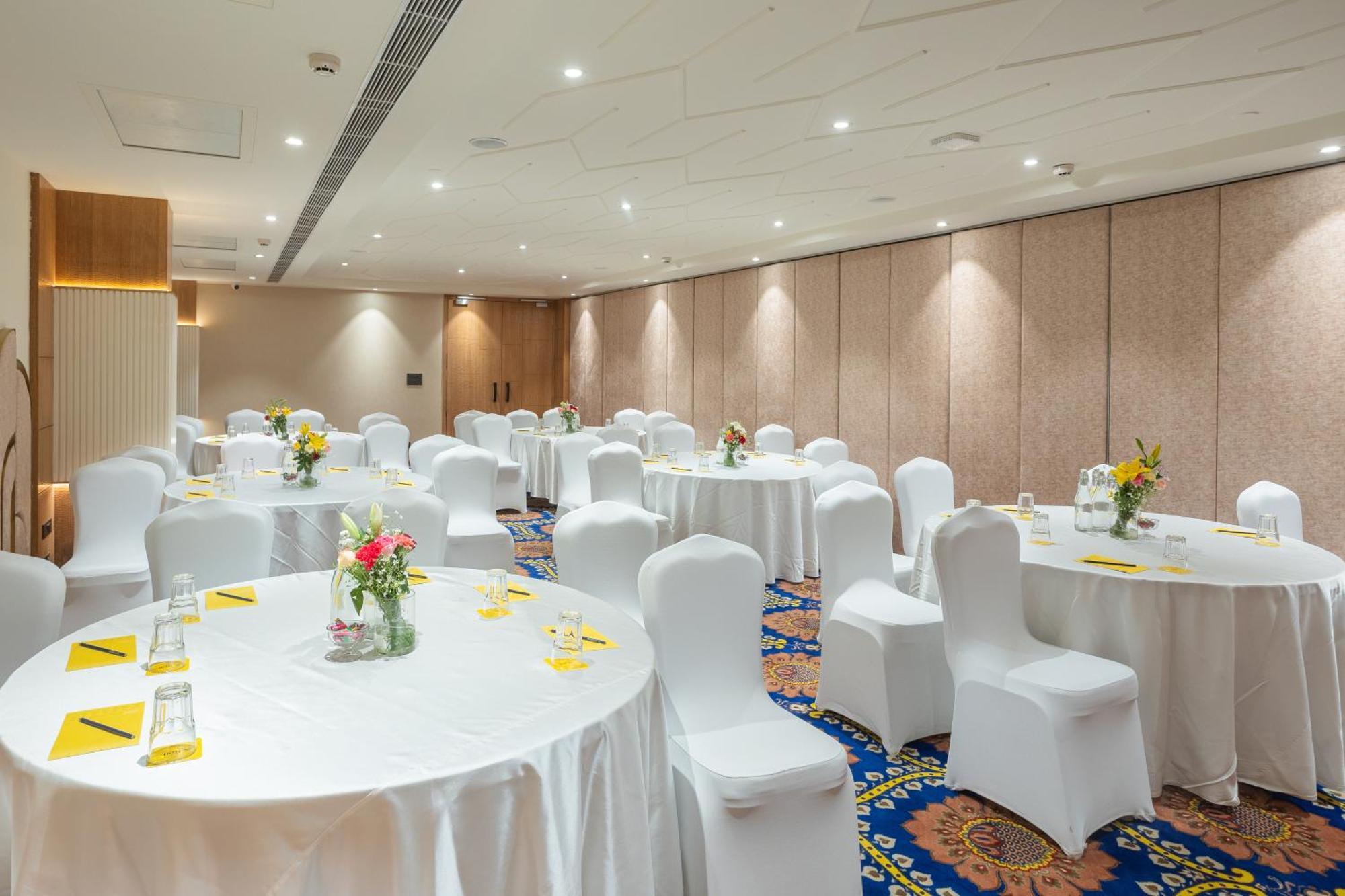 Golden Tulip Jaipur Hotel Buitenkant foto