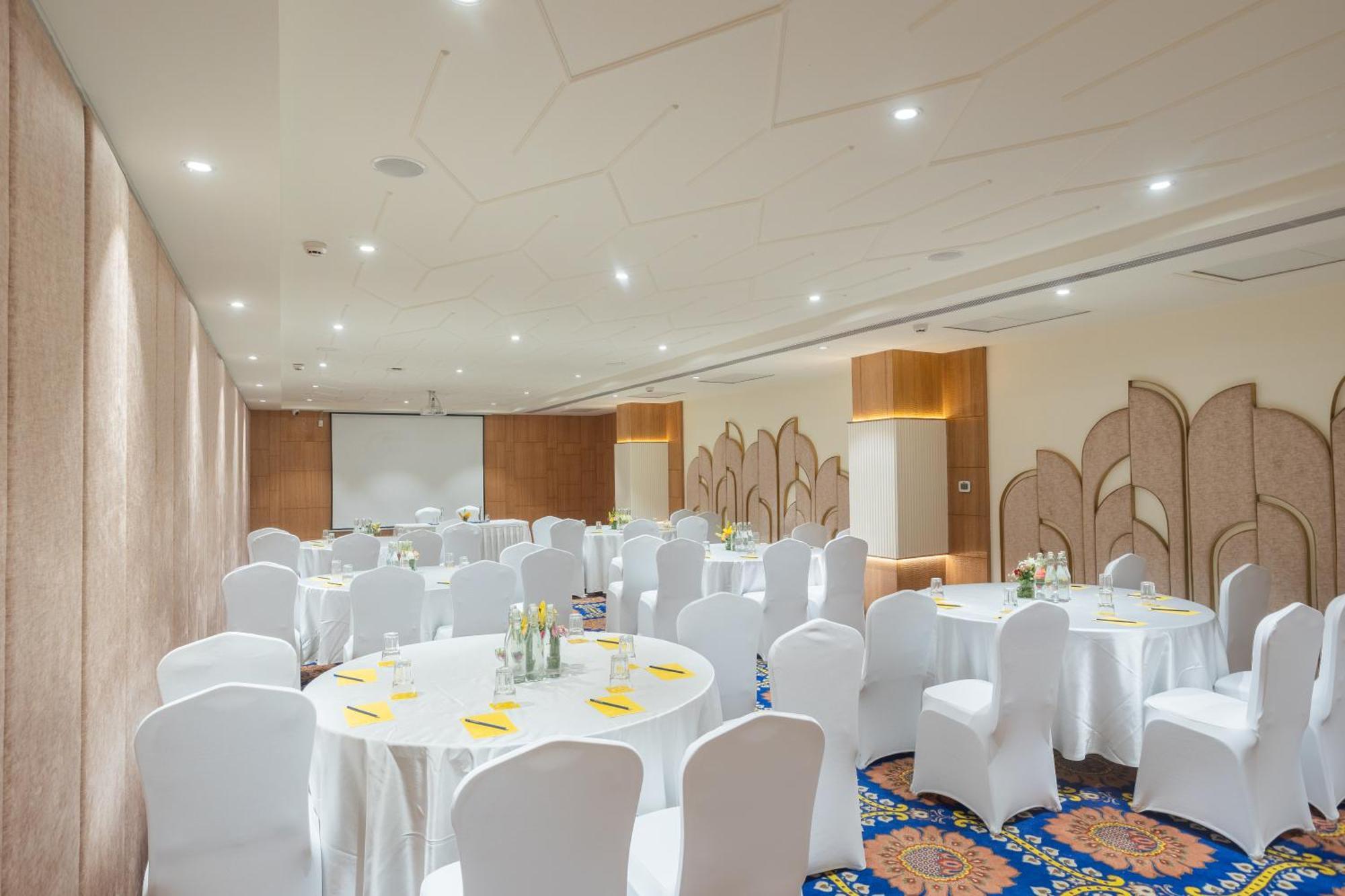 Golden Tulip Jaipur Hotel Buitenkant foto