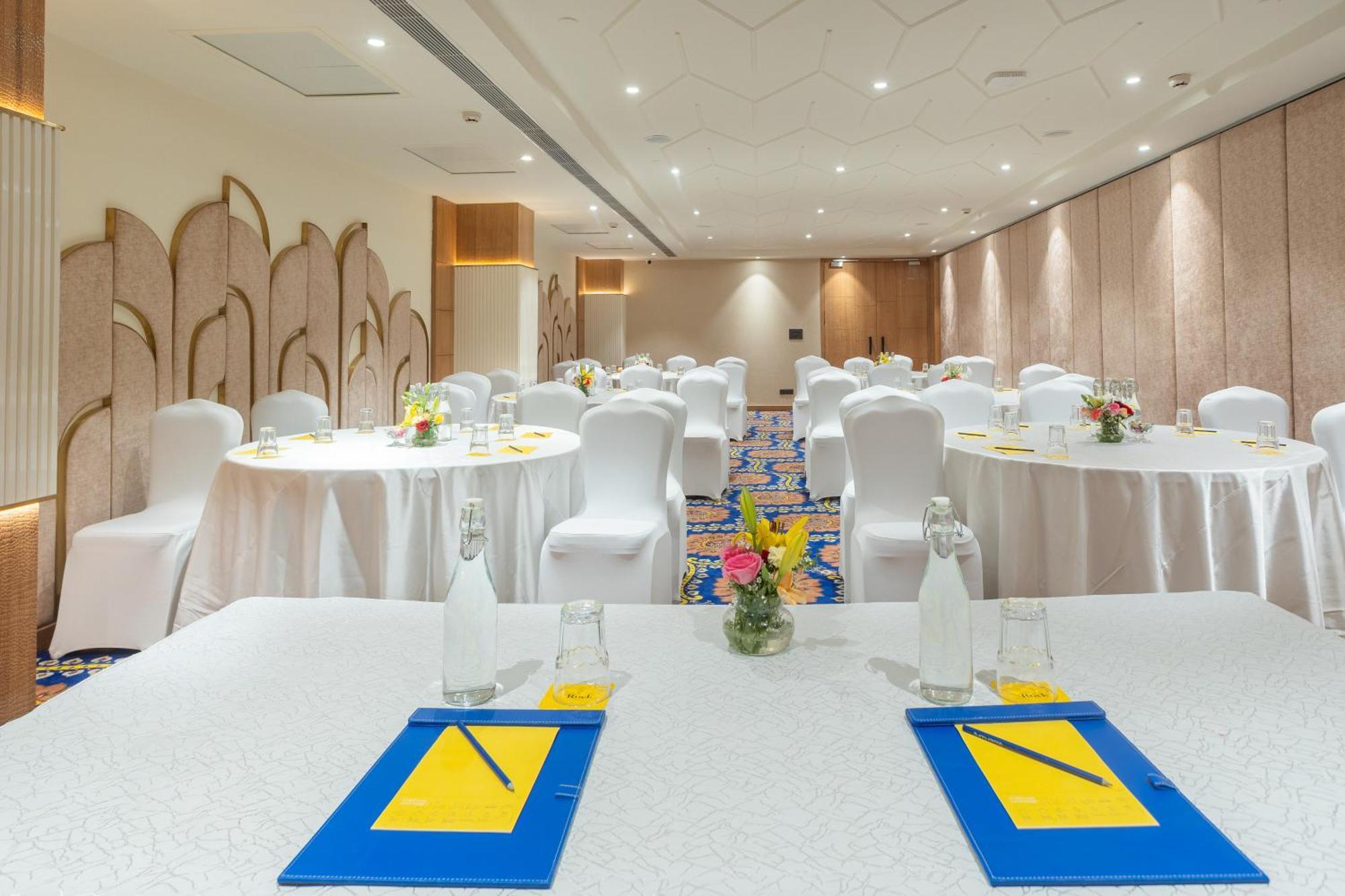 Golden Tulip Jaipur Hotel Buitenkant foto